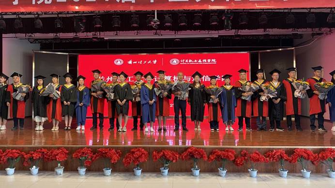 学生代表献花(1)